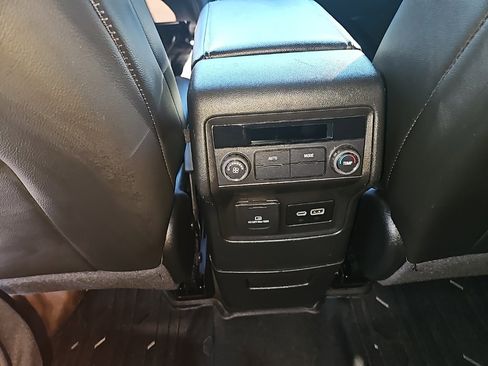 Used 2023 GMC Acadia SLT w/ Elevation Edition image 23