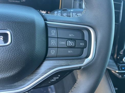 Used 2024 Jeep Wagoneer L Series II w/ Flexible Seating Group image 21