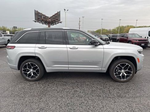 Used 2022 Jeep Grand Cherokee Summit AWD/4WD image 10