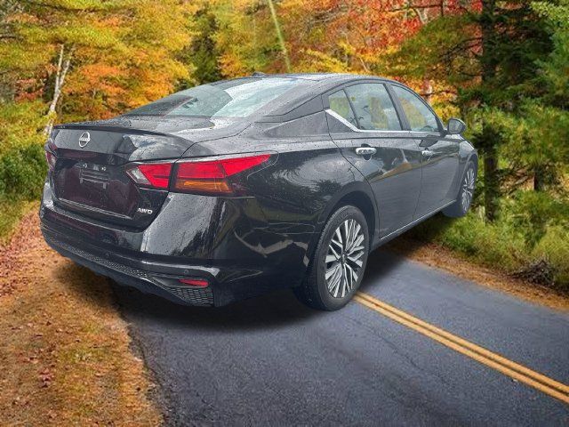 Used 2025 Nissan Altima 2.5 SV AWD/4WD image 3