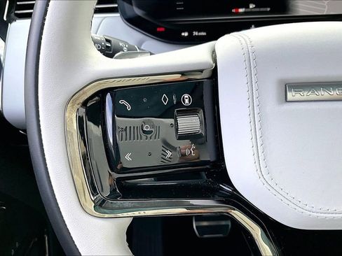 Used 2025 Land Rover Range Rover Sport Dynamic SE image 20