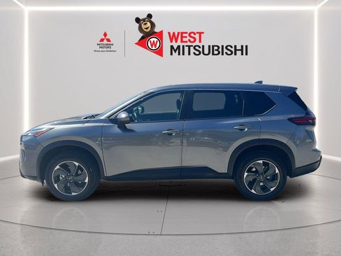 Used 2024 Nissan Rogue SV AWD/4WD image 2