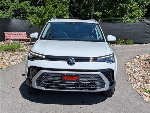 Used 2025 Volkswagen Taos SE AWD/4WD image 8