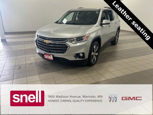 Used 2021 Chevrolet Traverse LT w/ LT Premium Package image 1