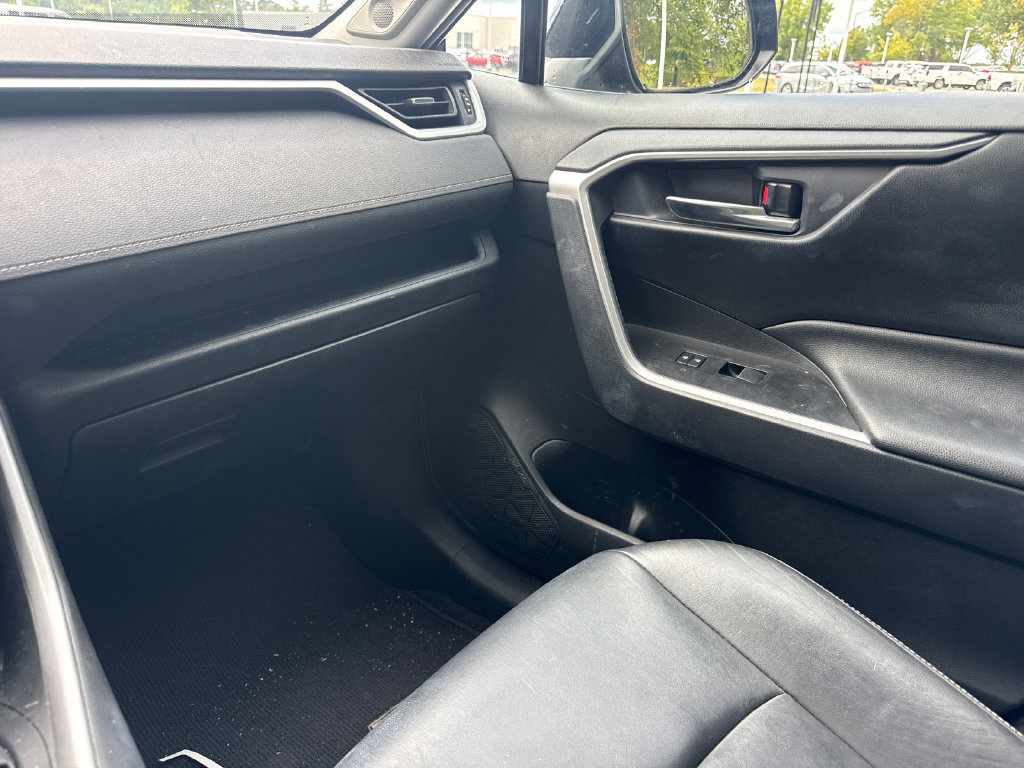 Used 2020 Toyota RAV4 XLE Premium AWD/4WD image 17