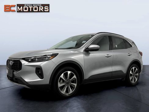 Used 2024 Ford Escape Platinum AWD/4WD image 2