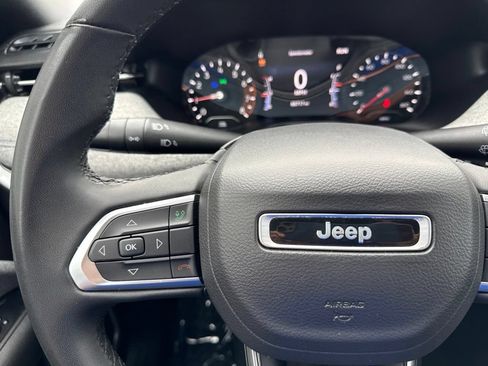 Used 2024 Jeep Compass Latitude AWD/4WD image 23