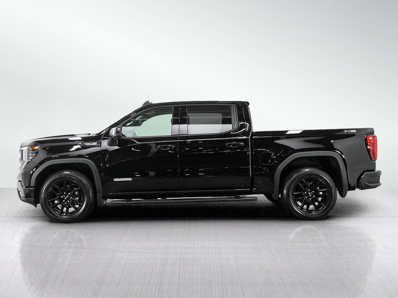 Used 2023 GMC Sierra 1500 Elevation w/ Elevation Premium Package AWD/4WD image 2