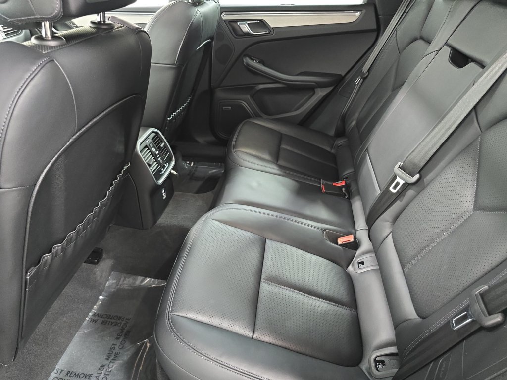 Certified 2026 Porsche Macan AWD/4WD image 24
