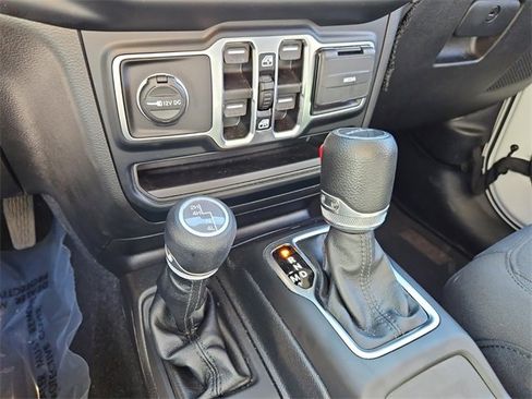 Used 2023 Jeep Gladiator Sport image 16