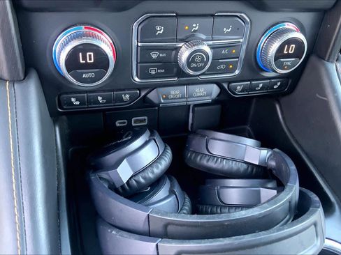 Used 2024 GMC Yukon XL AT4 w/ AT4 Premium Package AWD/4WD image 35