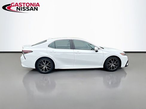 Used 2023 Toyota Camry SE image 10