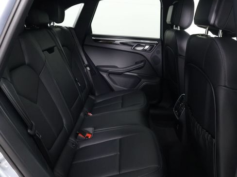 Certified 2026 Porsche Macan AWD/4WD image 32