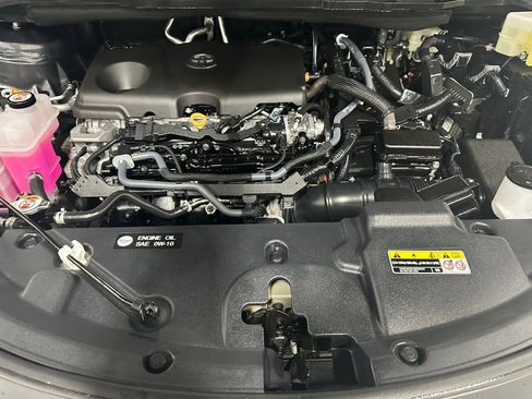 Used 2025 Toyota Sienna LE FWD image 72