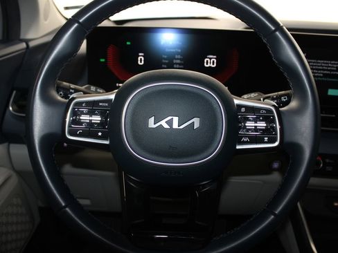 Used 2025 Kia Carnival EX image 37