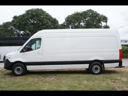 Used 2019 Mercedes-Benz Sprinter 170 image 4