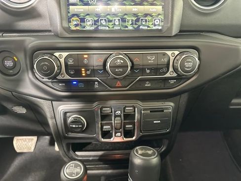 Used 2023 Jeep Wrangler Unlimited Sahara w/ Cold Weather Group image 23