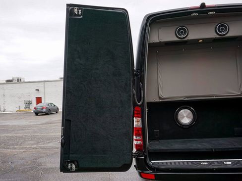 Used 2014 Mercedes-Benz Sprinter 2500 image 41