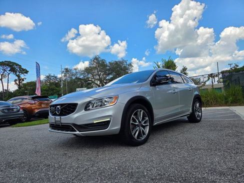 Used 2018 Volvo V60 T5 Cross Country image 12