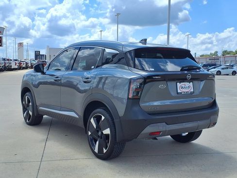 Used 2025 Nissan Kicks SR FWD image 2