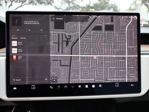 Used 2022 Tesla Model S image 49