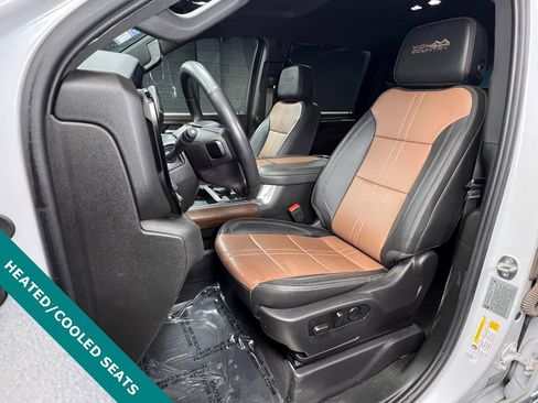 Used 2024 Chevrolet Silverado 2500 High Country w/ Technology Package image 3