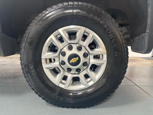 Used 2021 Chevrolet Silverado 2500 LT w/ Fleet Comfort Package AWD/4WD image 10