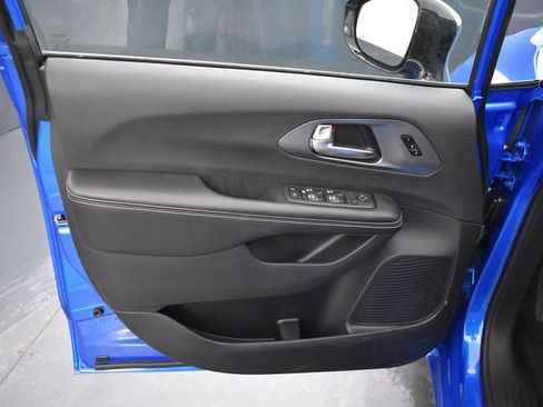 New 2026 Chrysler Pacifica Select image 13