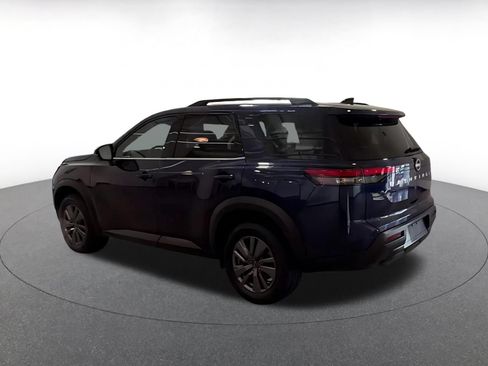 Used 2025 Nissan Pathfinder SV FWD image 10