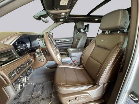 Used 2024 GMC Yukon XL Denali w/ Advanced Technology Package image 10