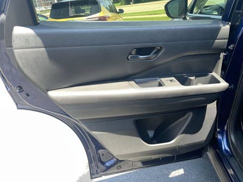 Used 2025 Nissan Pathfinder SV FWD image 28