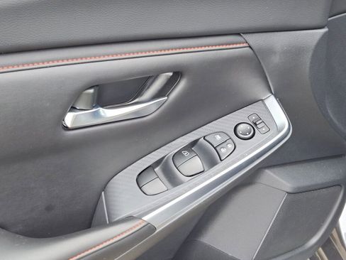 Used 2025 Nissan Sentra SR image 18