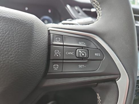 Used 2023 Jeep Grand Cherokee L Laredo AWD/4WD image 27