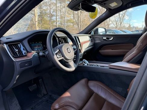 Certified 2023 Volvo XC60 B5 Ultimate w/ Climate Package image 17