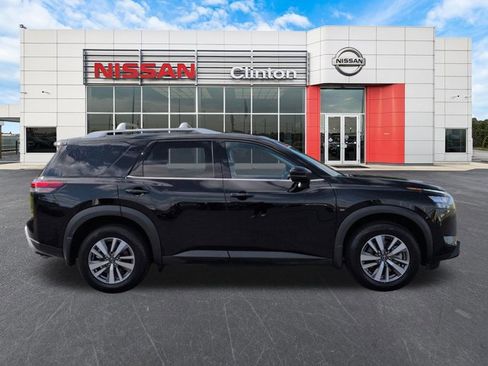 Certified 2025 Nissan Pathfinder SL AWD/4WD image 2