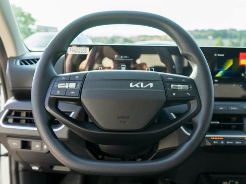 New 2025 Kia K4 LX image 14