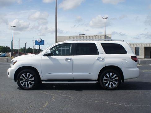 Used 2018 Toyota Sequoia Limited w/ Safety & Convenience Package AWD/4WD image 13