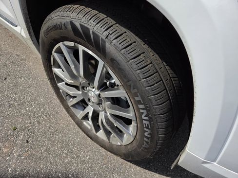 Used 2026 GMC Terrain Denali image 4