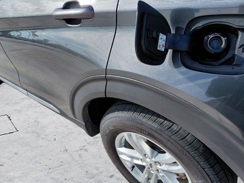 Used 2020 Ford Explorer XLT image 26