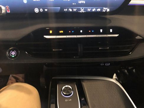 Used 2025 Buick Enclave Preferred image 25