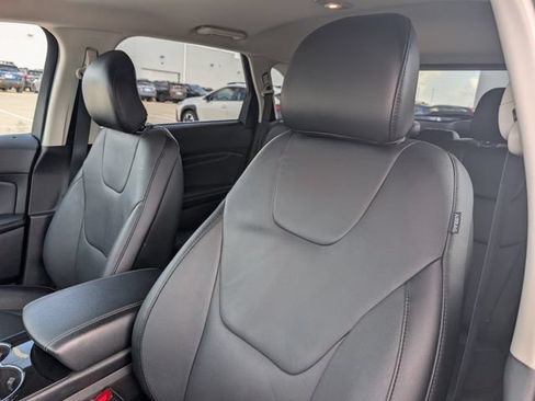 Used 2017 Ford Edge Titanium FWD image 10