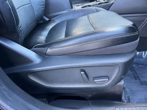 Used 2020 Ford Escape Titanium image 12