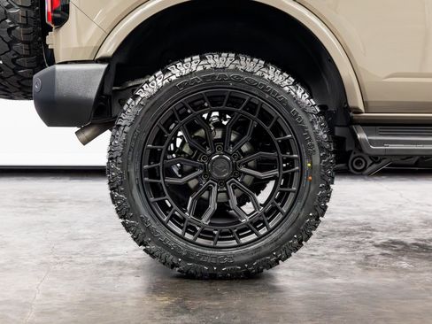 Used 2025 Ford Bronco Outer Banks AWD/4WD image 25