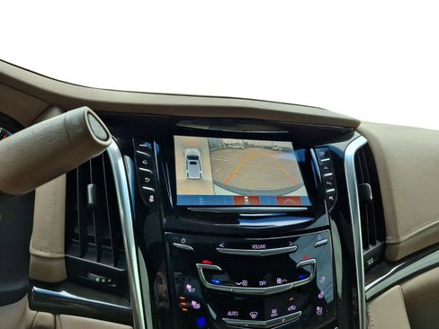 Used 2018 Cadillac Escalade Platinum image 28