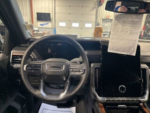 Used 2025 GMC Yukon XL Denali image 14