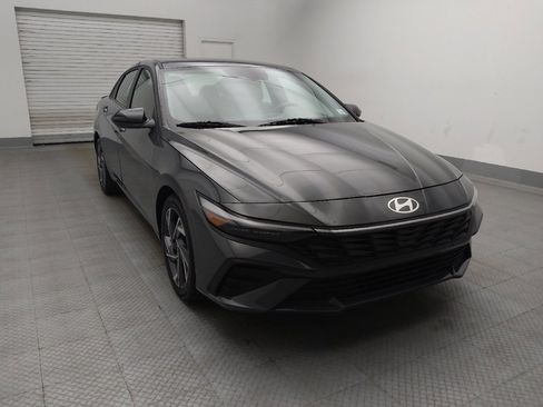 Used 2025 Hyundai Elantra Sport FWD image 14