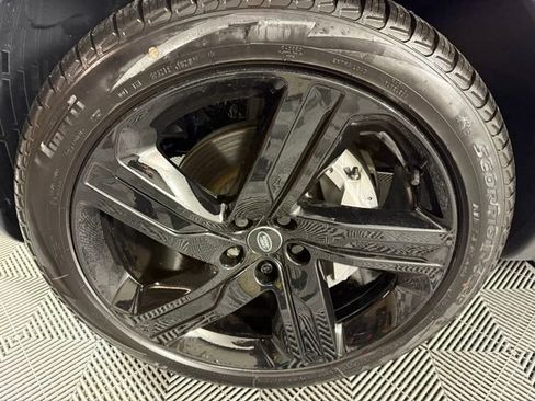 Certified 2025 Land Rover Discovery S image 11