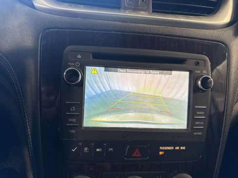 Used 2017 Chevrolet Traverse LT image 24