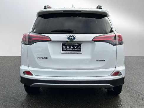 Used 2018 Toyota RAV4 LE image 4