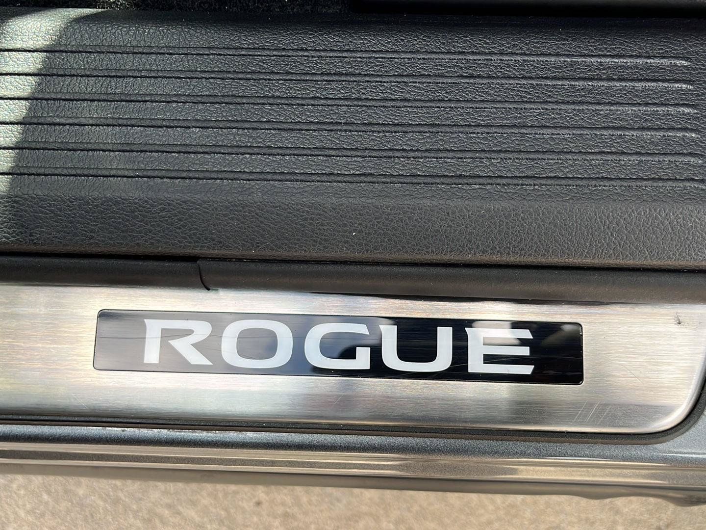 Used 2023 Nissan Rogue SL w/ SL Premium Package FWD image 16